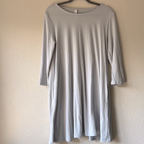 Zenana Premium Light Gray 3/4 Sleeve Pocket Swing Tunic - Picture 1 of 4